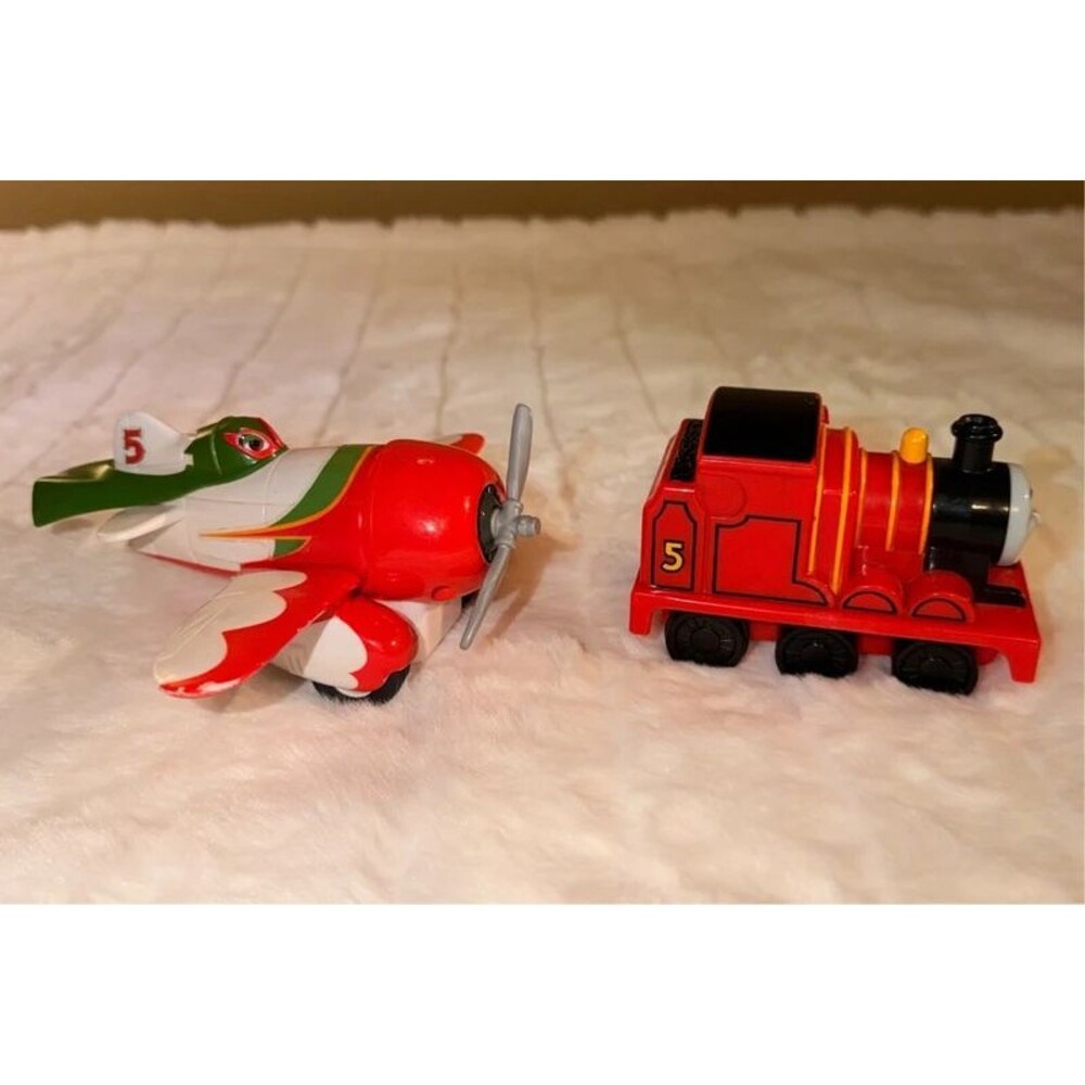 Train & plane toy set